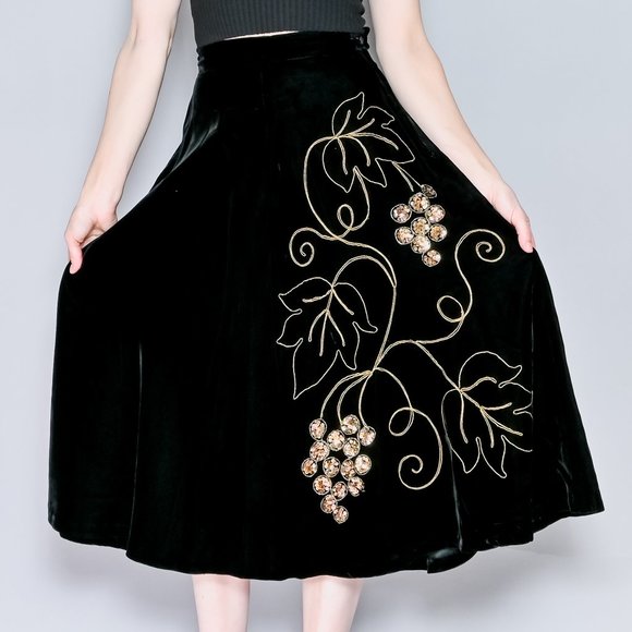 706. VINTAGE Grapes Wine Black Velvet Midi Skirt with Gold Sequin Embroidered - Picture 2 of 11